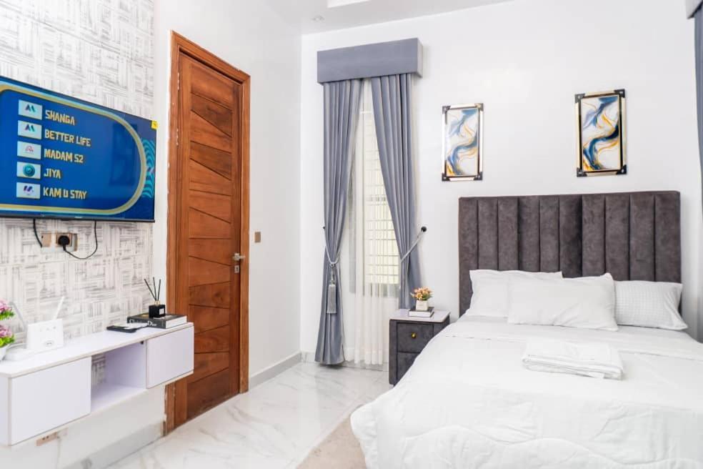 Urban Retreat Luxury Shortlet Apartment Lekki Ajah Lagos With Pool And Gym Buitenkant foto