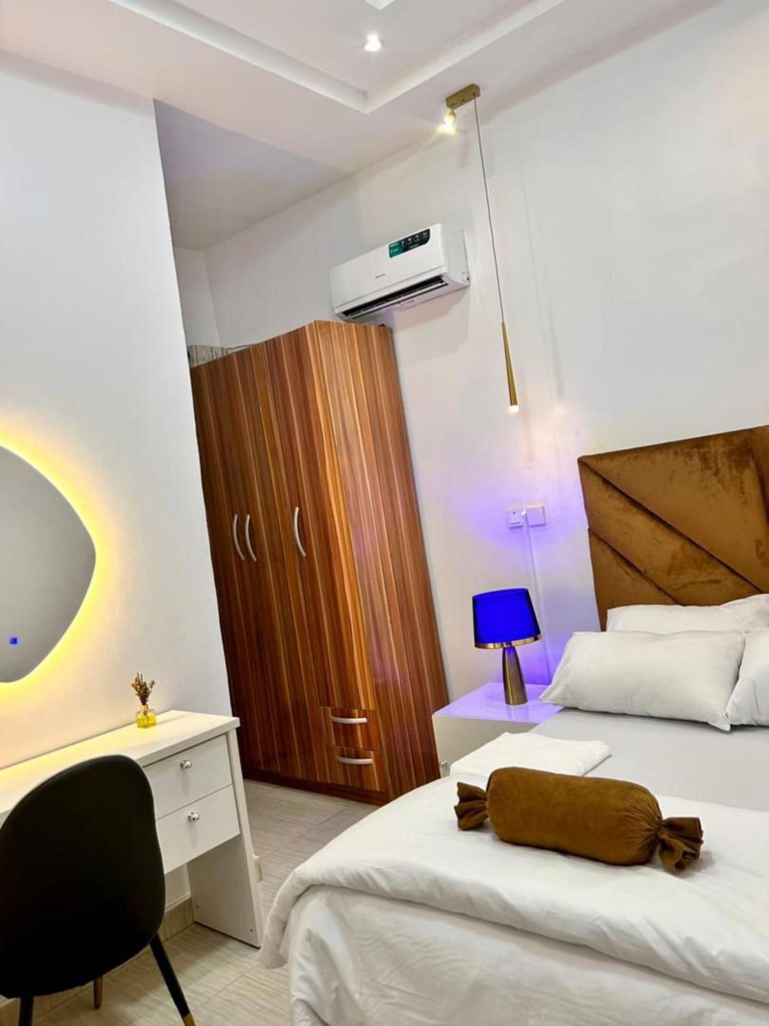 Urban Retreat Luxury Shortlet Apartment Lekki Ajah Lagos With Pool And Gym Buitenkant foto
